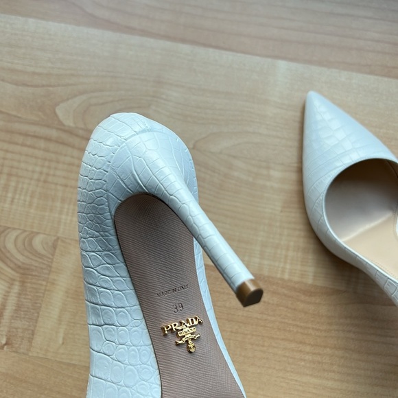 New (NWOB) PRADA Croc-effect Embossed Leather Pumps in White Size 39 - Picture 6 of 12